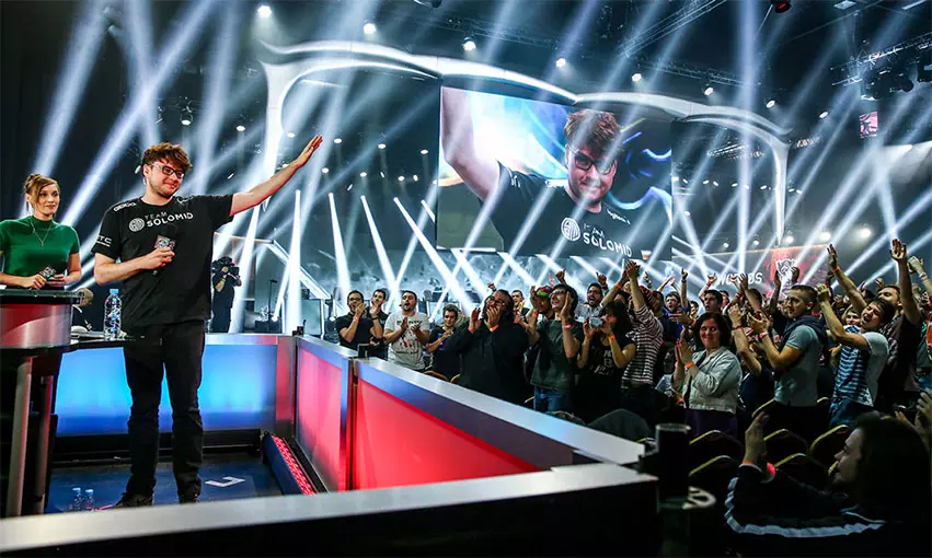 S15LOL全球总决赛开幕式导演专访：如何融合电竞与艺术
